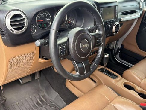 Used 2011 Jeep Wrangler Sahara w/ Connectivity Group AWD/4WD image 4