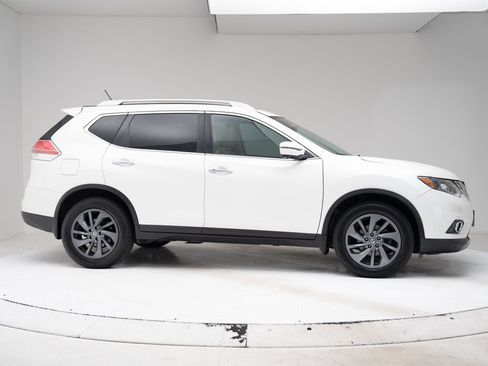 Used 2016 Nissan Rogue SL w/ SL Premium Package FWD image 28