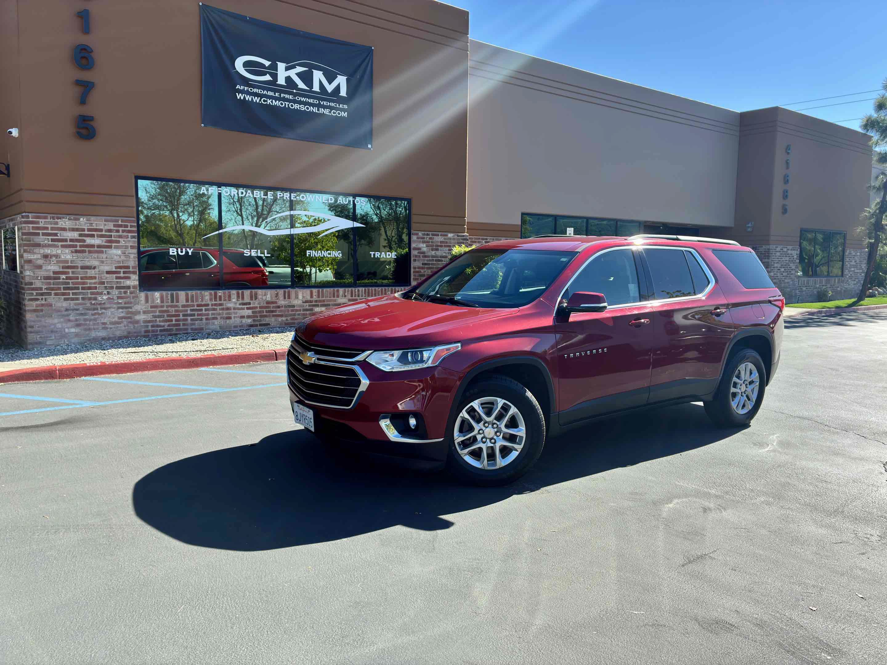Used 2019 Chevrolet Traverse LT FWD image 2