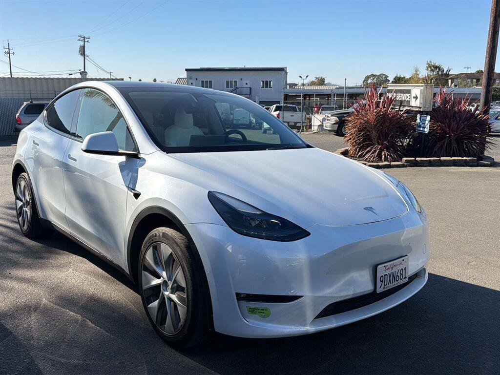 Used 2022 Tesla Model Y Long Range AWD/4WD image 2