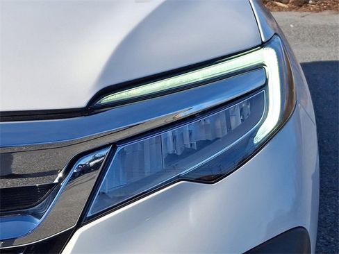 Certified 2022 Honda Pilot Touring image 9