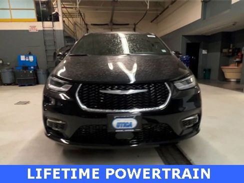 New 2026 Chrysler Pacifica Select image 3