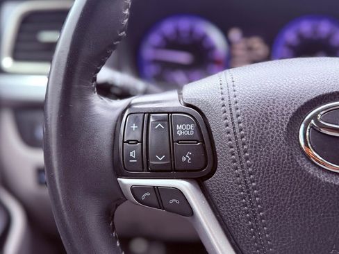 Used 2019 Toyota Highlander XLE image 18