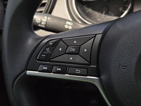 Used 2020 Nissan Rogue S FWD image 25