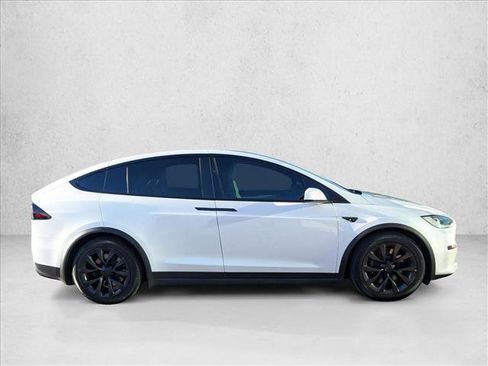 Used 2022 Tesla Model X image 4