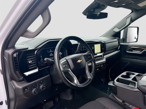 Used 2024 Chevrolet Silverado 2500 LT image 9