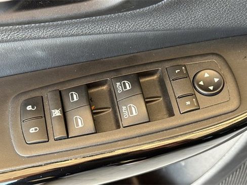 Used 2023 Jeep Cherokee Altitude Lux image 12