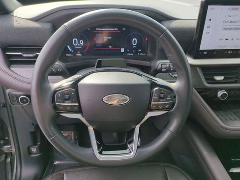 Used 2025 Ford Explorer Platinum RWD image 14