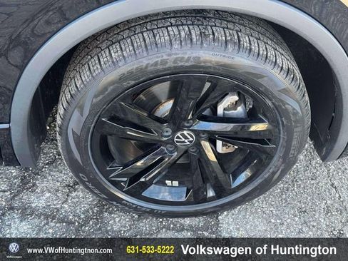 Certified 2023 Volkswagen Tiguan SE R-Line image 10