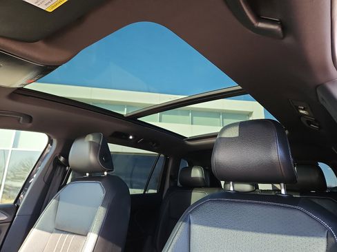 Certified 2023 Volkswagen Tiguan SE R-Line image 12