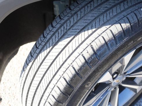 Used 2025 Chevrolet Equinox LT w/ Safety and Technology Package image 24