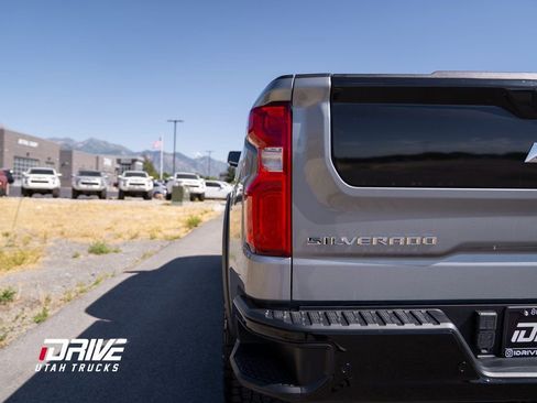 Used 2024 Chevrolet Silverado 1500 ZR2 w/ Technology Package image 15