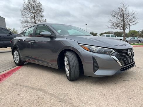 Used 2025 Nissan Sentra S image 4