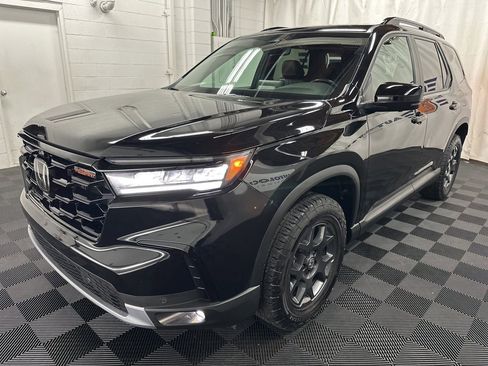 Used 2024 Honda Pilot TrailSport image 4