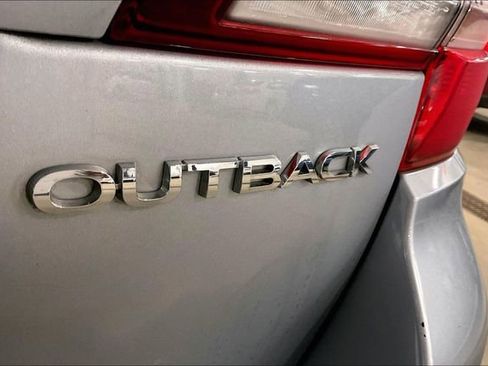 Used 2018 Subaru Outback 2.5i Premium image 8