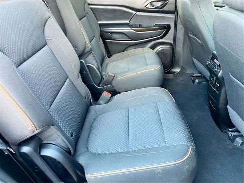 Used 2023 GMC Acadia AT4 image 29