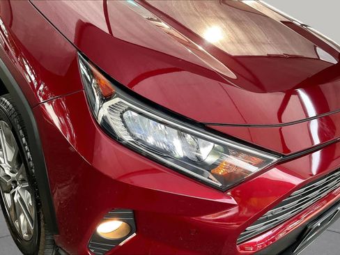Used 2019 Toyota RAV4 Limited w/ Cold Weather Package FWD image 27