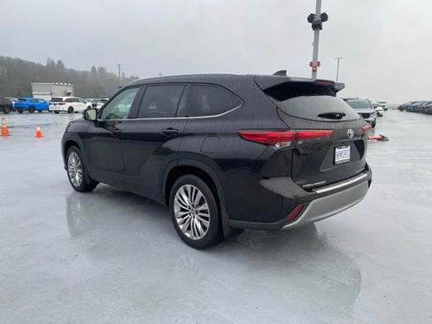 Certified 2022 Toyota Highlander Platinum image 10