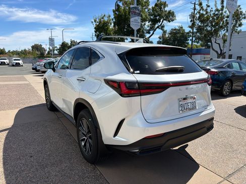 Used 2025 Lexus NX 350h AWD w/ Premium Package image 4