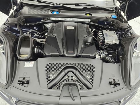 Used 2021 Porsche Macan S AWD/4WD image 17
