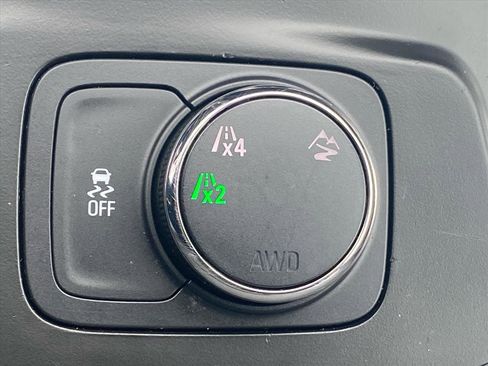 Used 2019 Chevrolet Traverse LS image 16