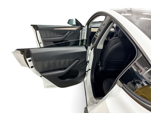 Certified 2023 Tesla Model Y Long Range AWD/4WD image 10