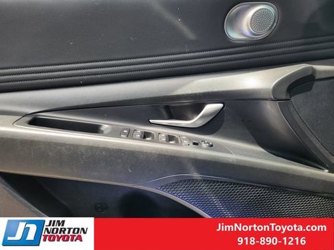 Used 2022 Hyundai Elantra SEL w/ Convenience Package FWD image 25