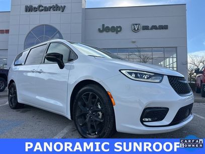 Used 2025 Chrysler Pacifica Limited