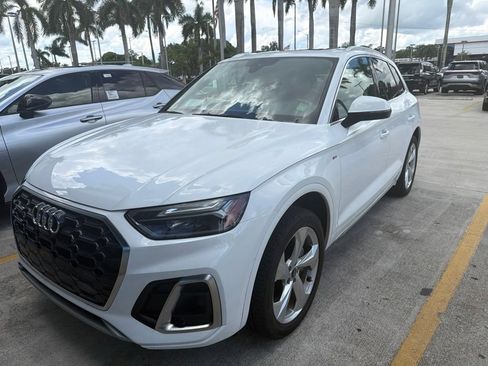 Used 2022 Audi Q5 2.0T Premium Plus w/ Premium Plus Package AWD/4WD image 2