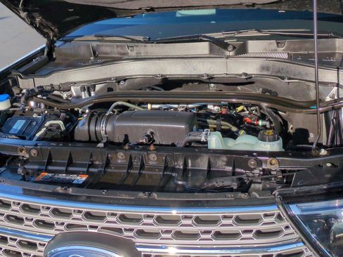 Used 2023 Ford Explorer Limited w/ Limited Technology Package image 34