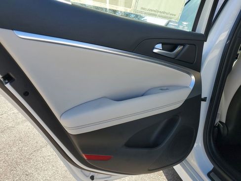 Used 2025 Genesis G70 2.5T image 16