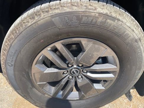 Used 2025 Nissan Frontier SV RWD image 24