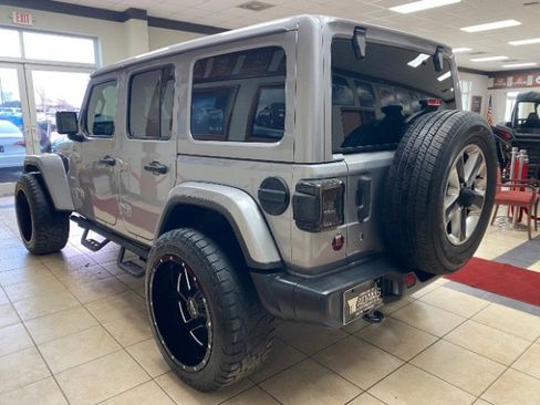 Used 2018 Jeep Wrangler Unlimited Sahara image 5