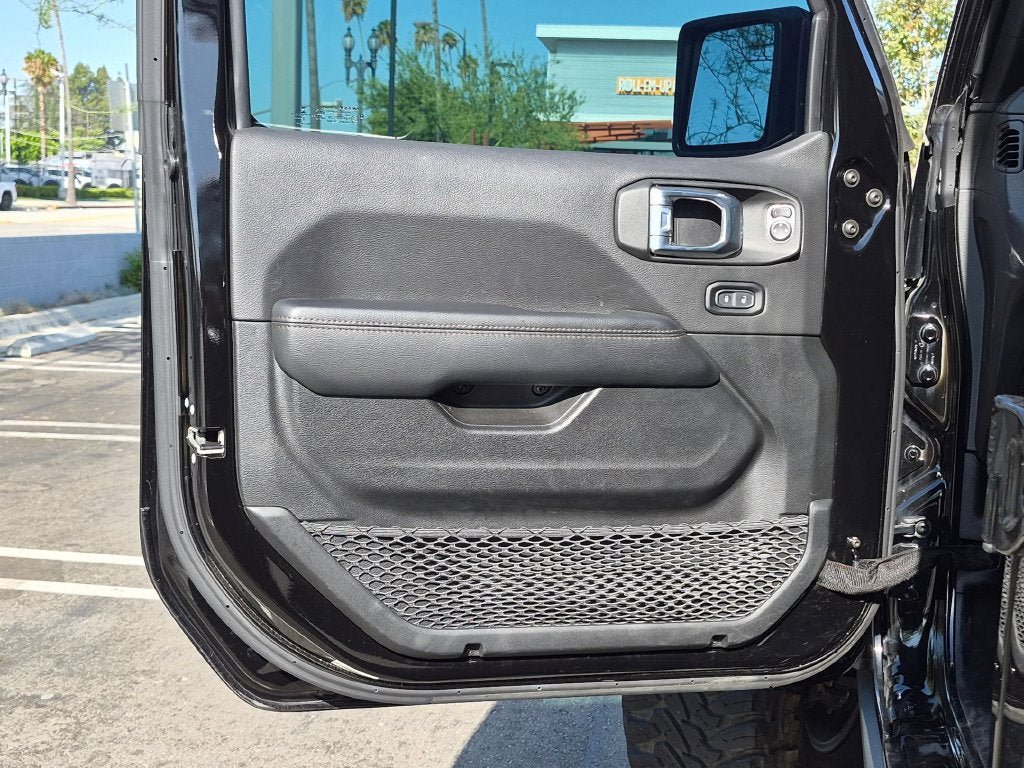 Used 2021 Jeep Wrangler Unlimited Rubicon AWD/4WD image 25