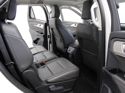 Used 2025 Ford Explorer Active w/ Active Comfort Package AWD/4WD image 25