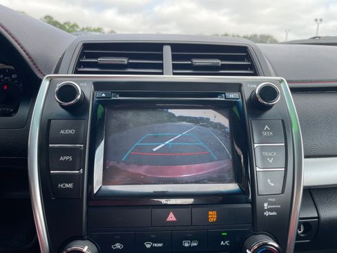 Used 2017 Toyota Camry SE FWD image 6