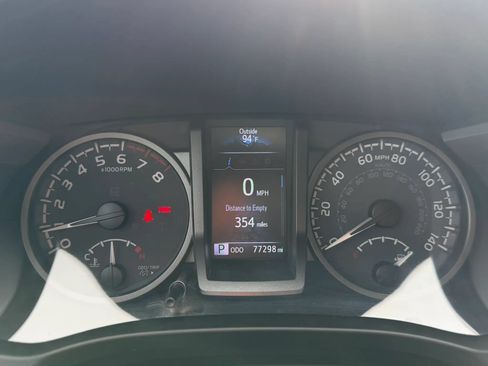 Used 2021 Toyota Tacoma TRD Off-Road w/ Technology Package AWD/4WD image 28