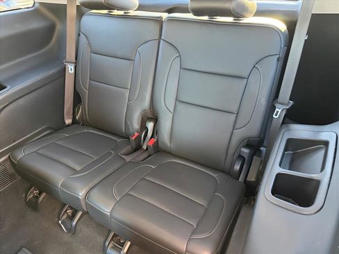 Used 2023 GMC Acadia SLT image 17