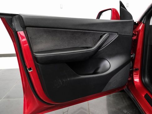 Used 2020 Tesla Model Y Long Range image 37