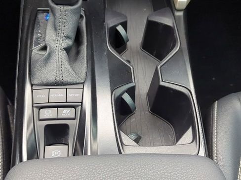 Used 2025 Toyota Camry SE image 9