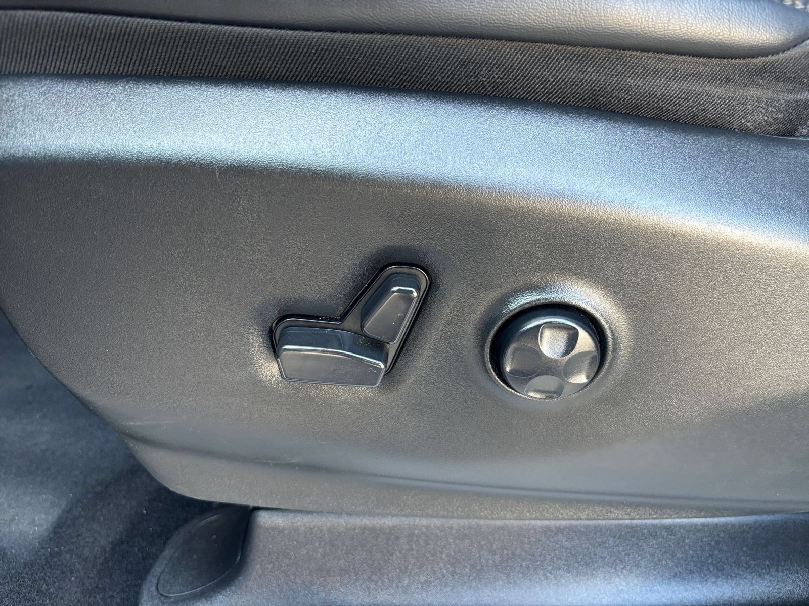 Used 2023 Chrysler Pacifica Touring-L FWD image 21