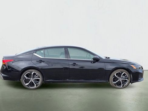 Used 2024 Nissan Altima 2.5 SR FWD image 7