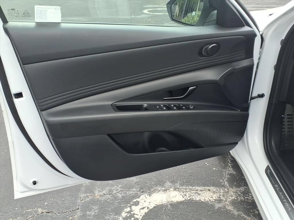 Used 2025 Hyundai Elantra Sport FWD image 17