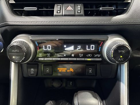 Used 2022 Toyota RAV4 XLE Premium AWD/4WD image 19