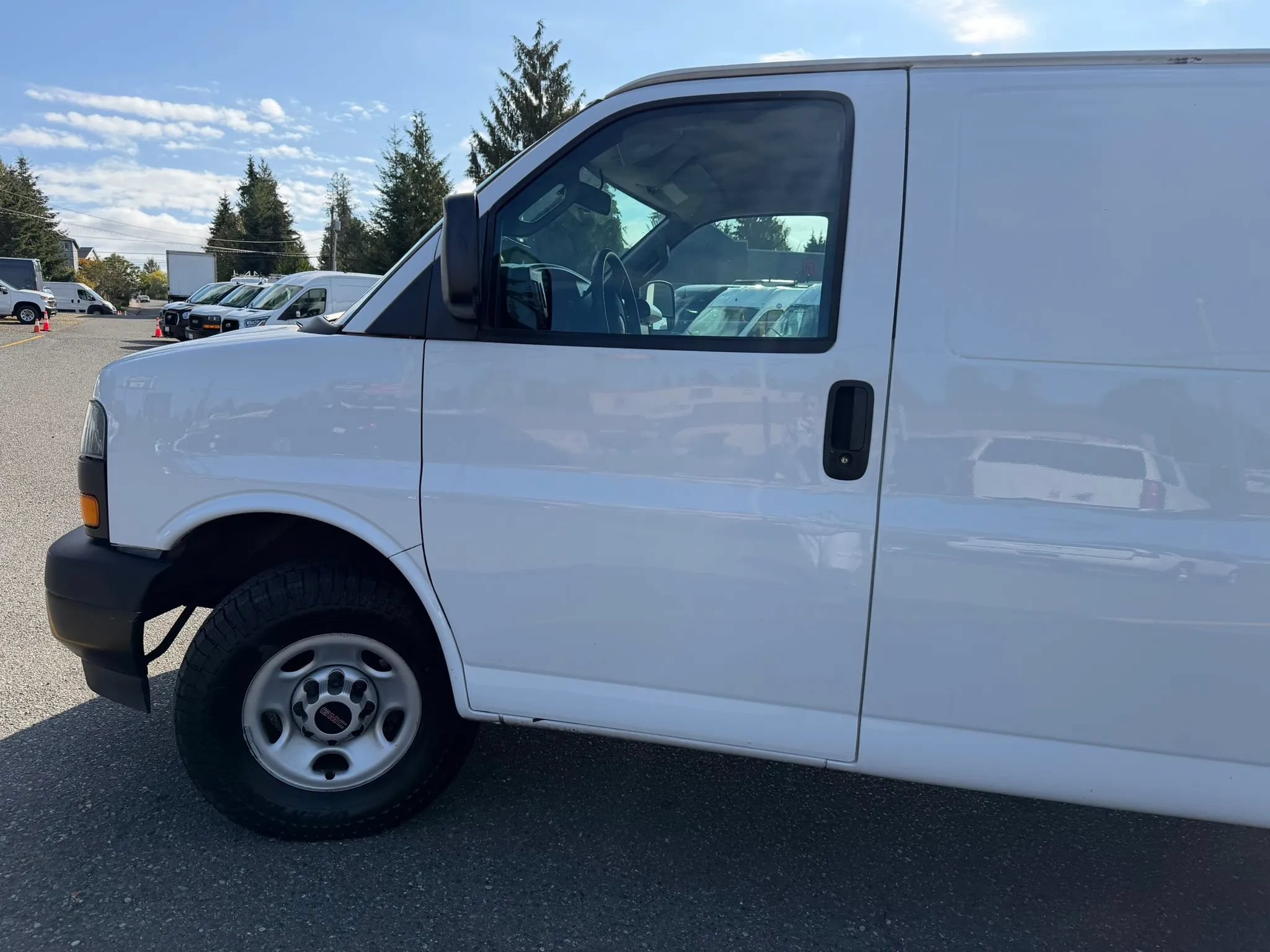 Used 2023 GMC Savana 2500 Extended w/ Driver Convenience Package RWD image 10