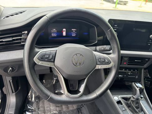 Used 2025 Volkswagen Jetta SE FWD image 28