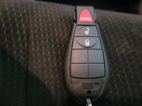 Used 2018 Dodge Grand Caravan SE FWD image 32