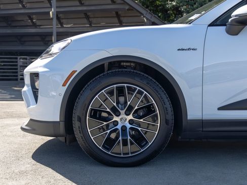 New 2025 Porsche Macan 4 Electric AWD/4WD image 13