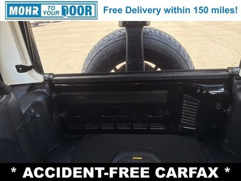 Used 2017 Jeep Wrangler Unlimited Sahara w/ Connectivity Group AWD/4WD image 37