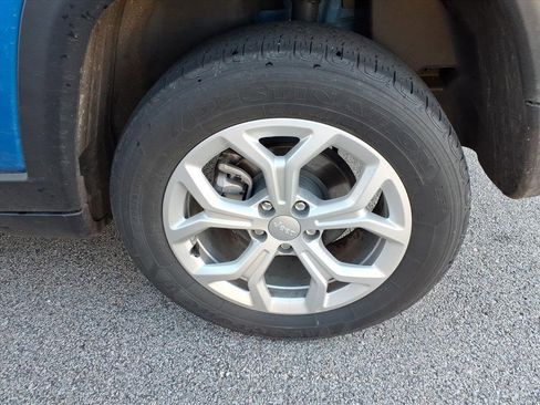 Used 2024 Jeep Compass Sport image 10